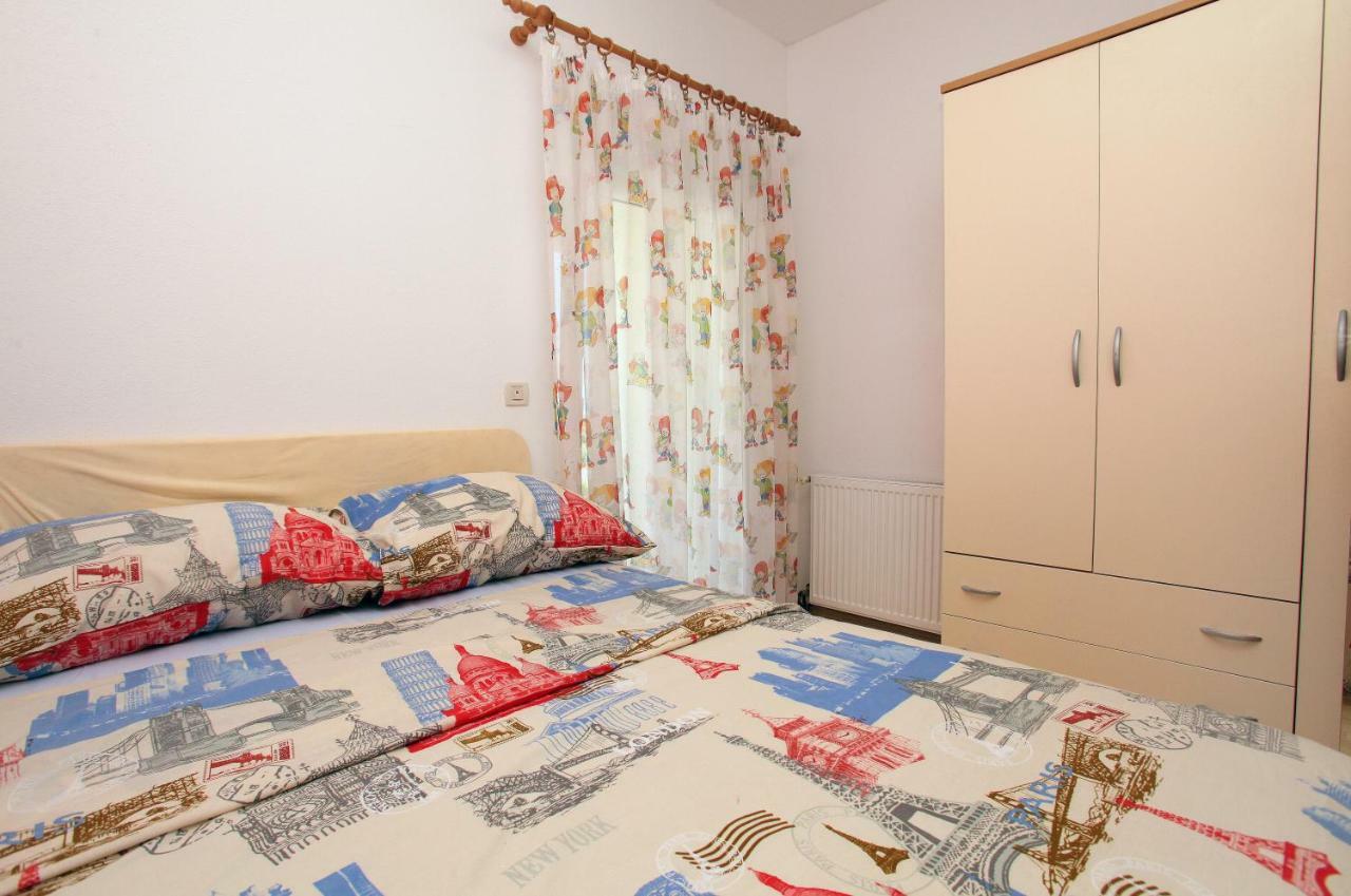 Apartman Dinka Трогир Екстериор снимка